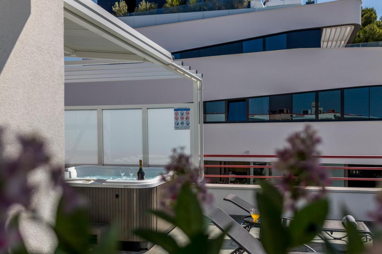 Seaside Penthouse With Hot Tub Sky Living Daire Split Dış mekan fotoğraf