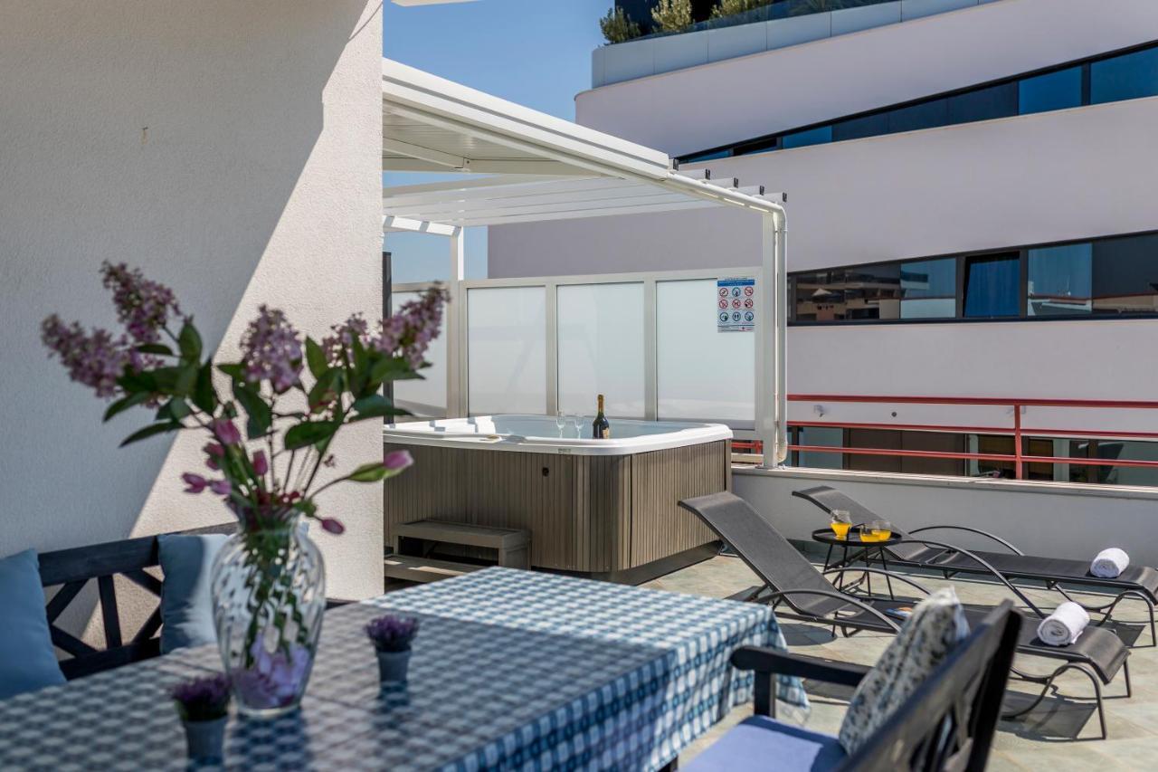 Seaside Penthouse With Hot Tub Sky Living Daire Split Dış mekan fotoğraf