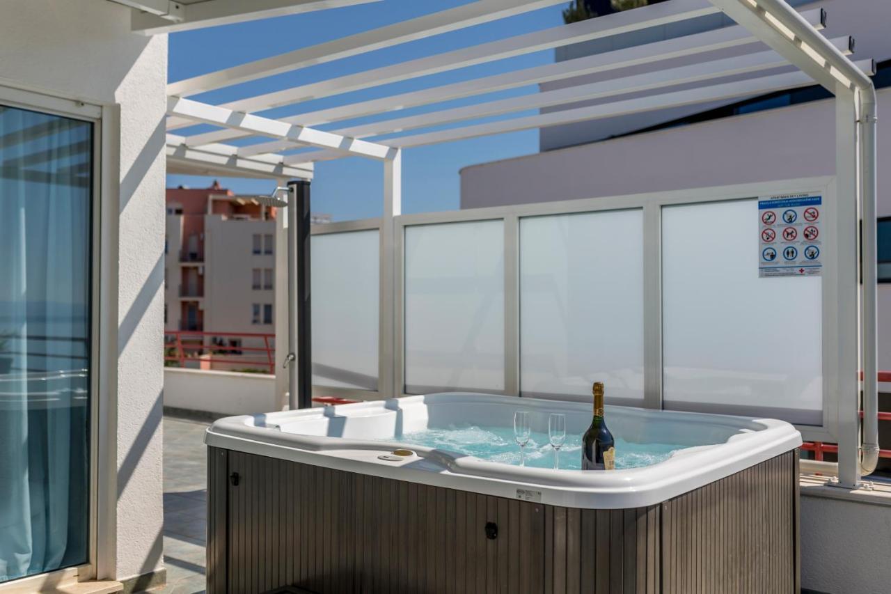 Seaside Penthouse With Hot Tub Sky Living Daire Split Dış mekan fotoğraf