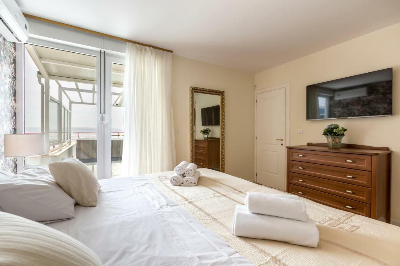 Seaside Penthouse With Hot Tub Sky Living Daire Split Dış mekan fotoğraf