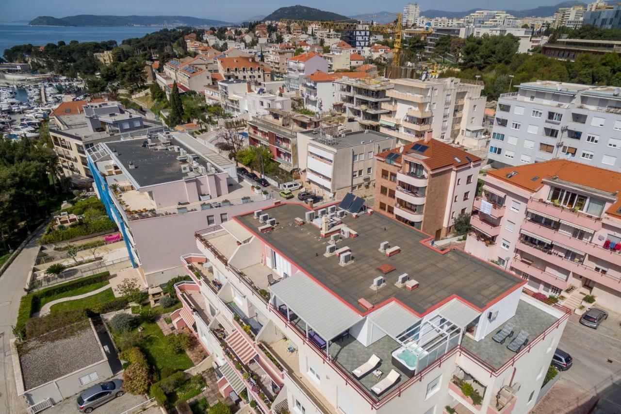 Seaside Penthouse With Hot Tub Sky Living Daire Split Dış mekan fotoğraf