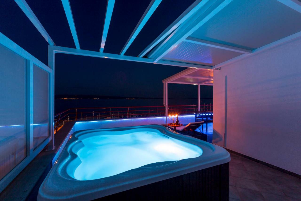 Seaside Penthouse With Hot Tub Sky Living Daire Split Dış mekan fotoğraf