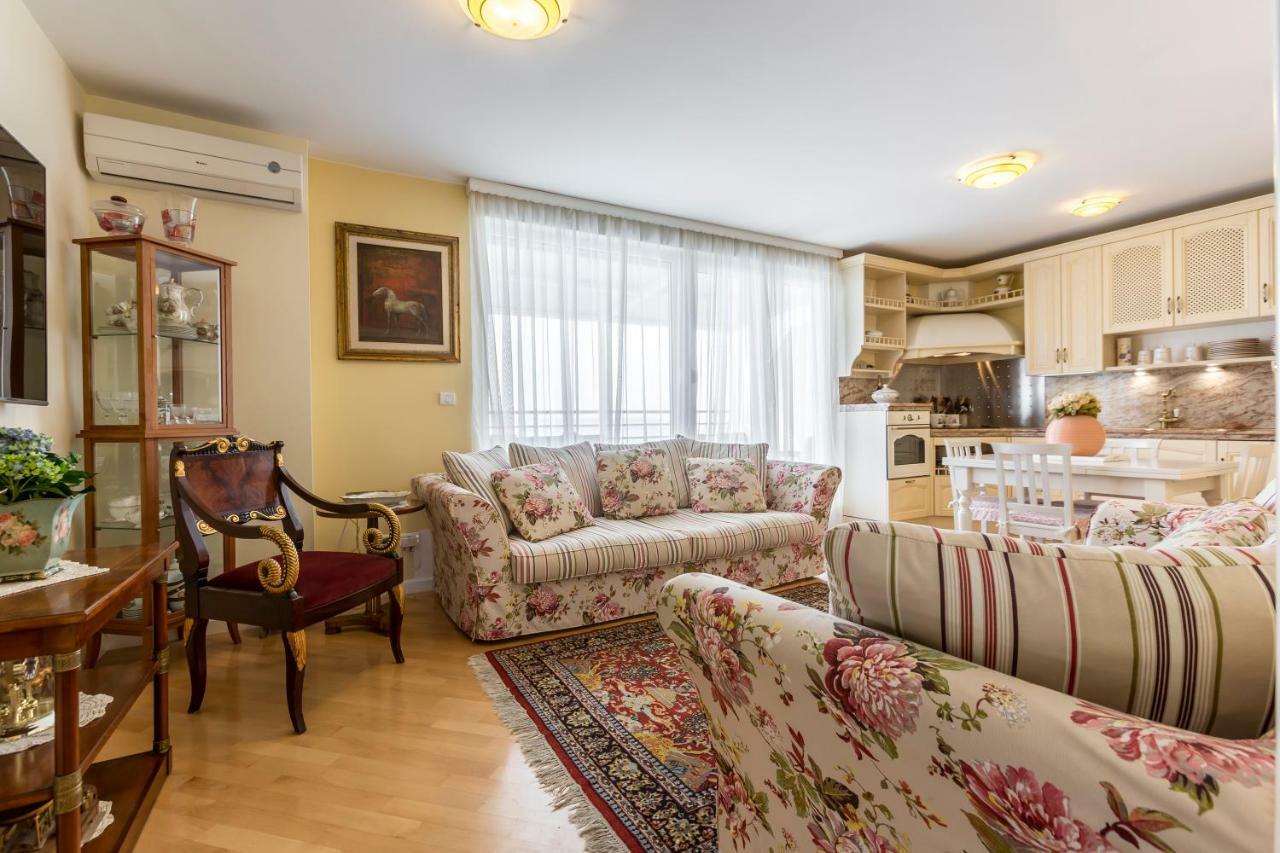Seaside Penthouse With Hot Tub Sky Living Daire Split Dış mekan fotoğraf