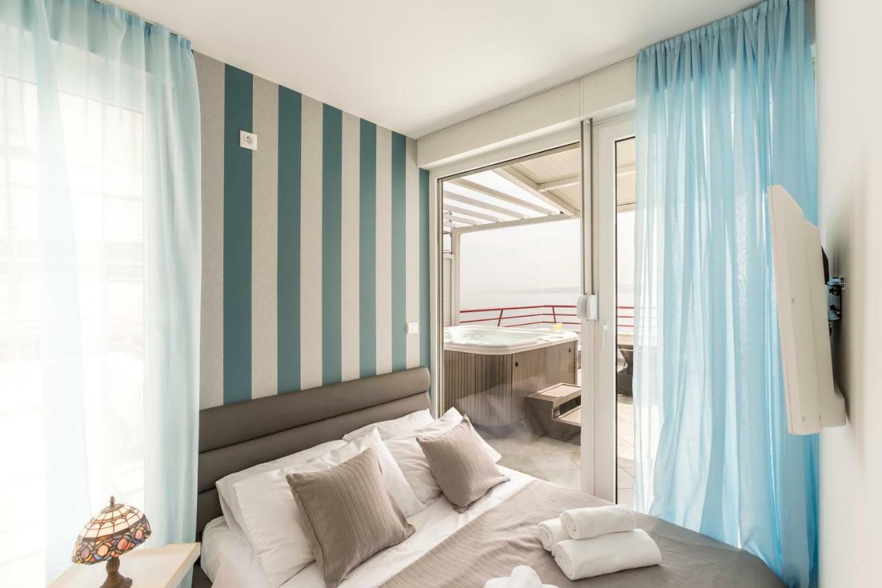 Seaside Penthouse With Hot Tub Sky Living Daire Split Dış mekan fotoğraf