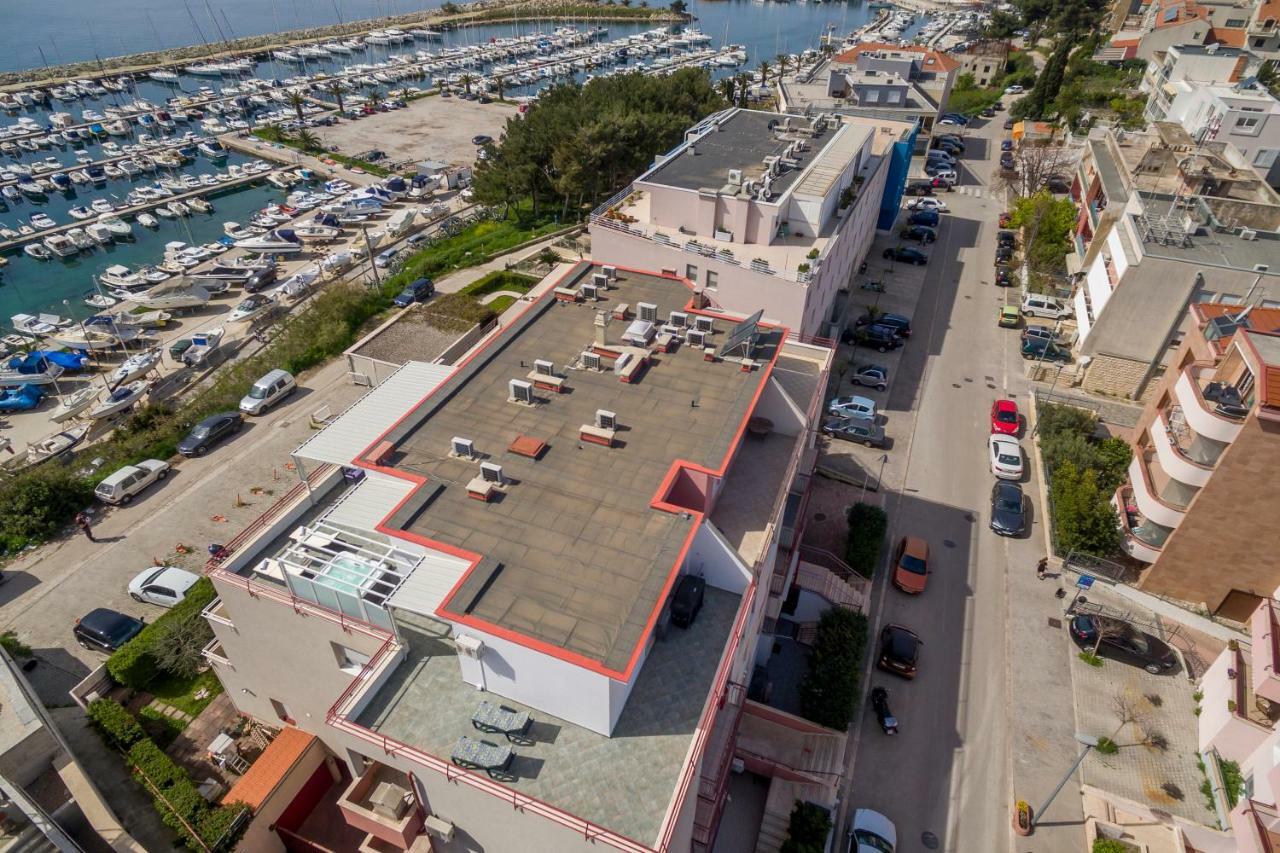 Seaside Penthouse With Hot Tub Sky Living Daire Split Dış mekan fotoğraf
