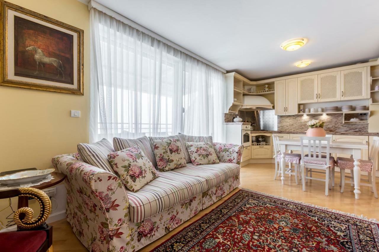 Seaside Penthouse With Hot Tub Sky Living Daire Split Dış mekan fotoğraf