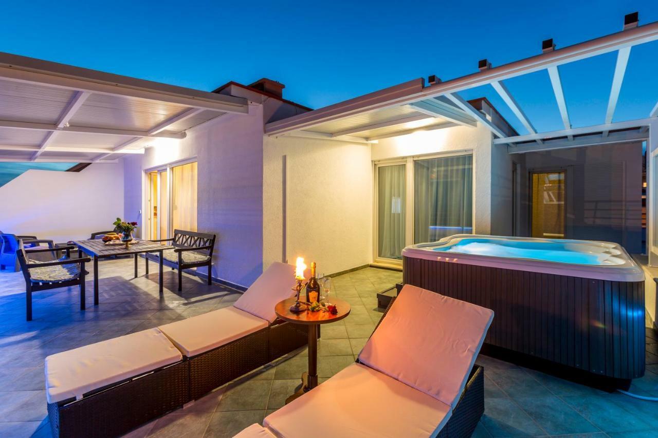Seaside Penthouse With Hot Tub Sky Living Daire Split Dış mekan fotoğraf