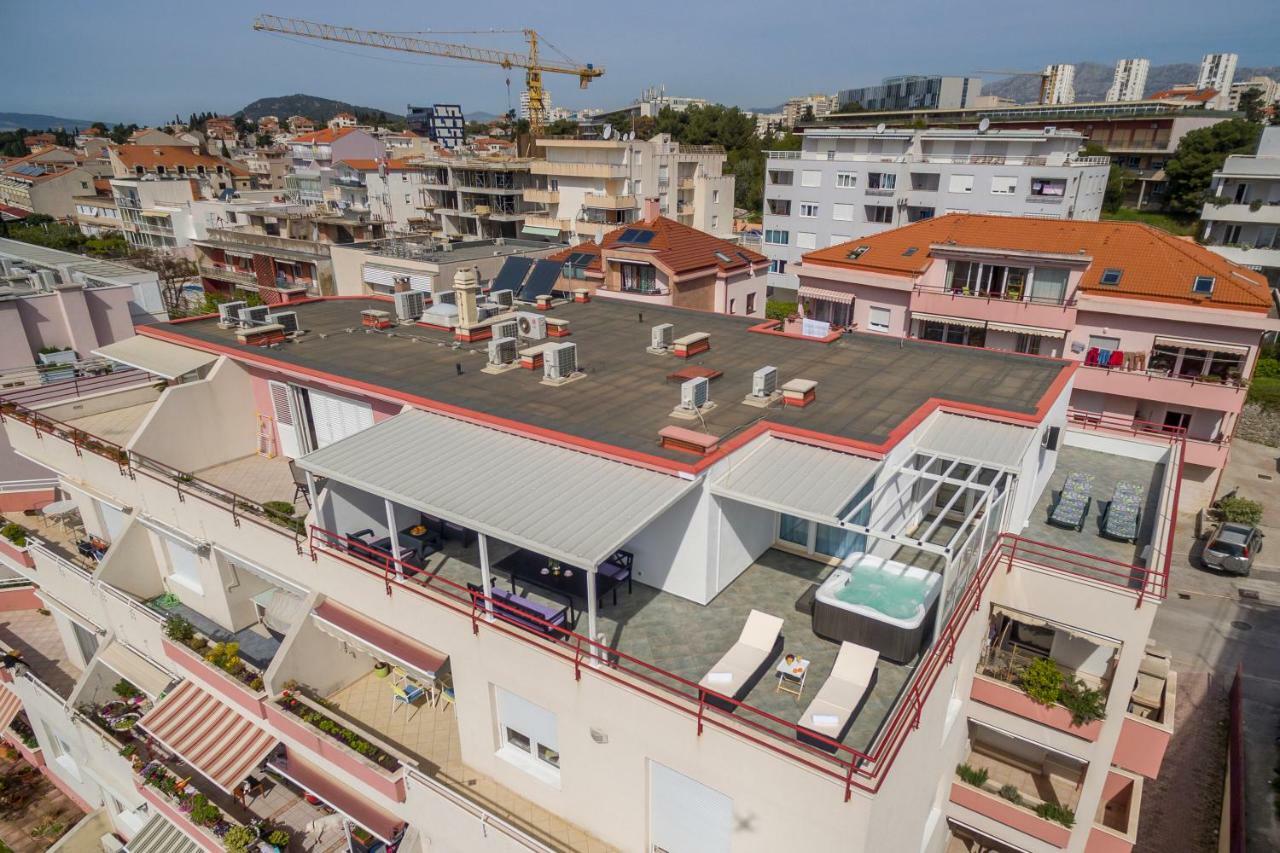 Seaside Penthouse With Hot Tub Sky Living Daire Split Dış mekan fotoğraf