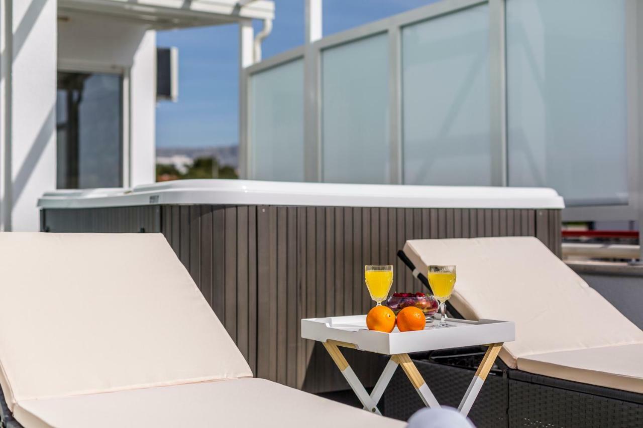 Seaside Penthouse With Hot Tub Sky Living Daire Split Dış mekan fotoğraf