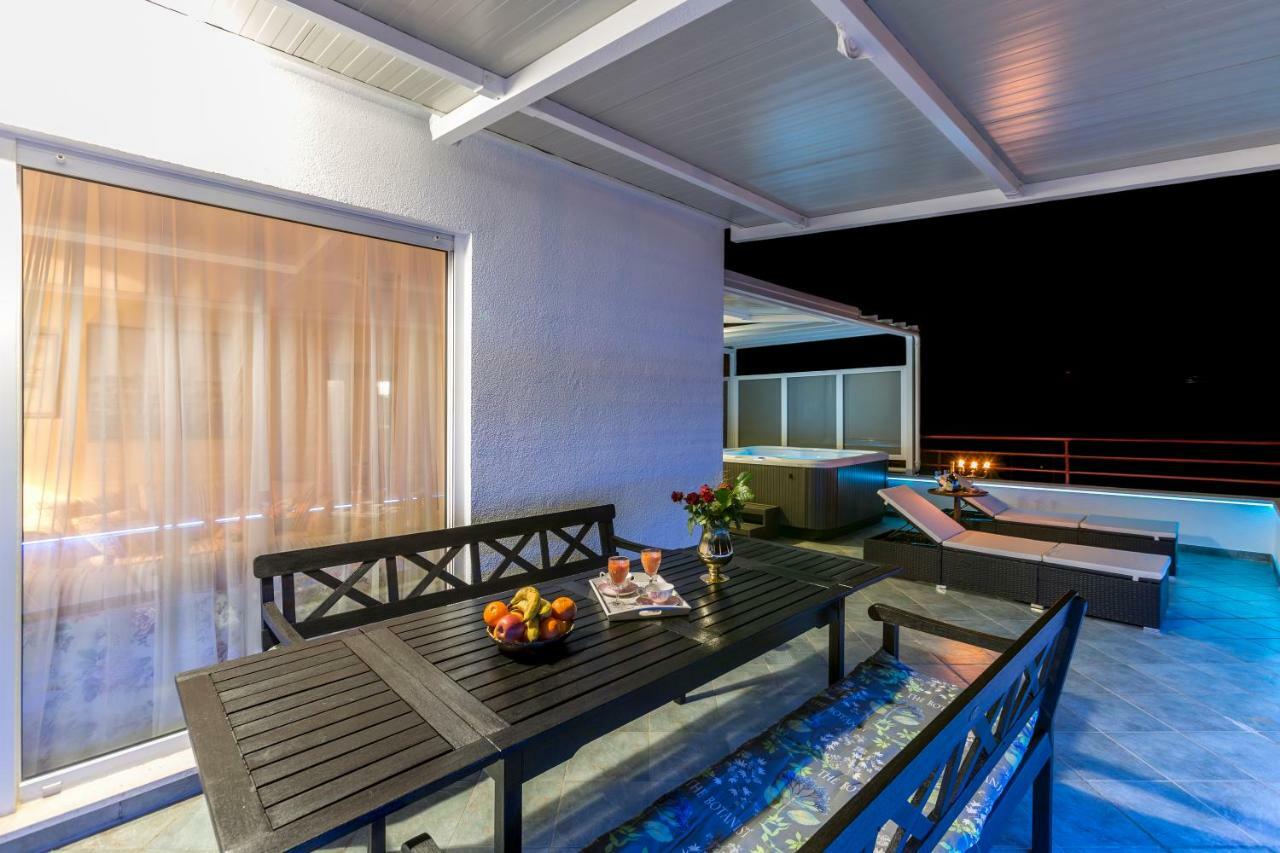 Seaside Penthouse With Hot Tub Sky Living Daire Split Dış mekan fotoğraf